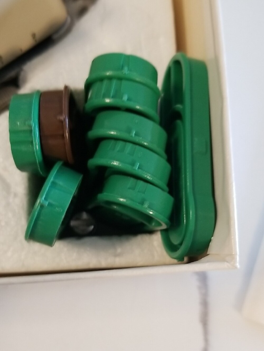 Singer Professional Buttonholer - Picture 6 of 15